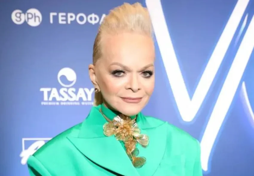 Лариса Долина снова перенесла переезд из спорной квартиры