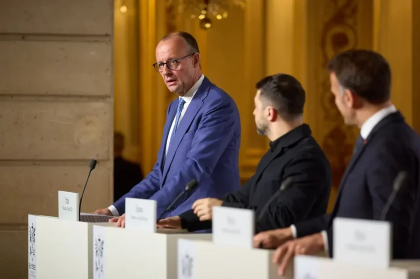 Мерц потребовал от Зеленского отправлять украинцев в армию, а не в Европу