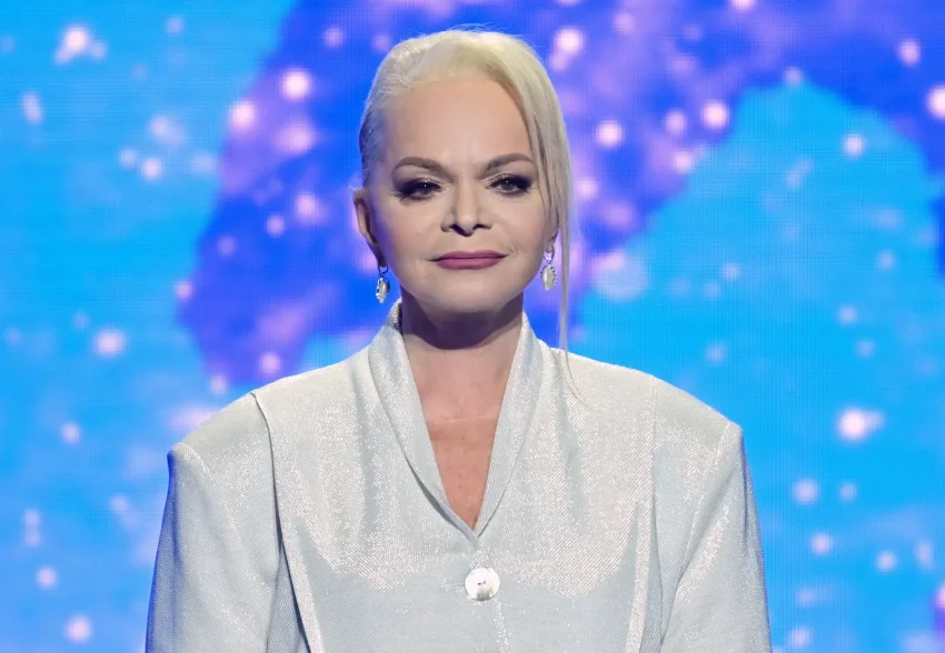 Приставы занялись выселением Ларисы Долиной из спорной квартиры