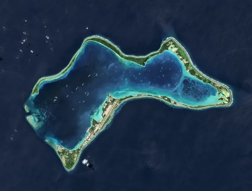 Трамп раскритиковал Лондон за решение о передаче острова с военной базой США