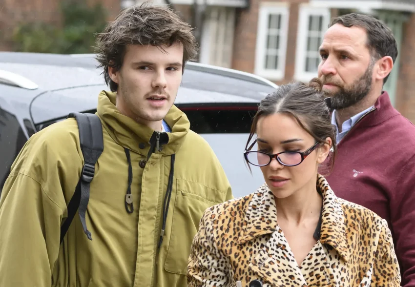 Круз Бекхэм появился на публике со своей девушкой, которая на 10 лет старше него и которую "не одобряет" его мать Виктория