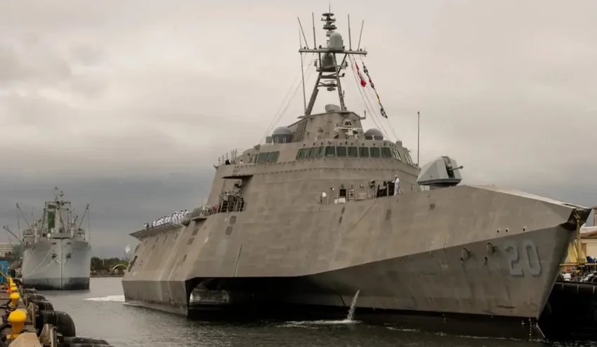 Рядом с вымпелом НОАК: боевой корабль ВМС США пришвартовался на базе Камбоджи