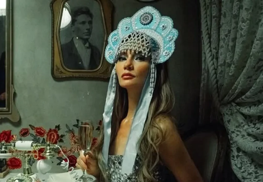 Аферистка Анна Делви отметила 35-летие в кокошнике в русском ресторане Нью-Йорка