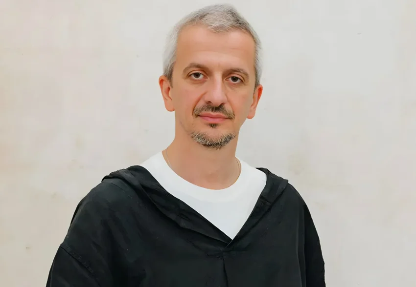 "Не захотели режиссёра-реформатора? Получите администратора-аудитора". В сети обсуждают отставку Константина Богомолова с поста и. о. ректора Школы-студии МХАТ