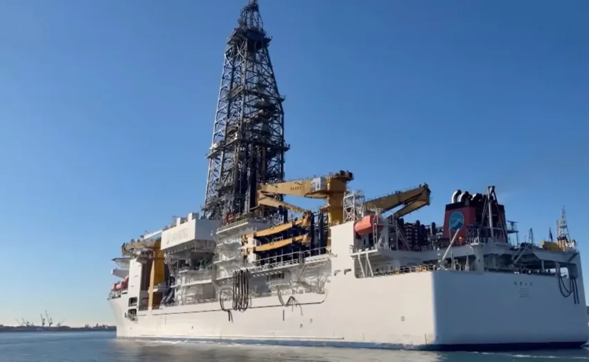 «Цена не важна»: японское судно Chikyu бурит дно океана для добычи редкозёмов