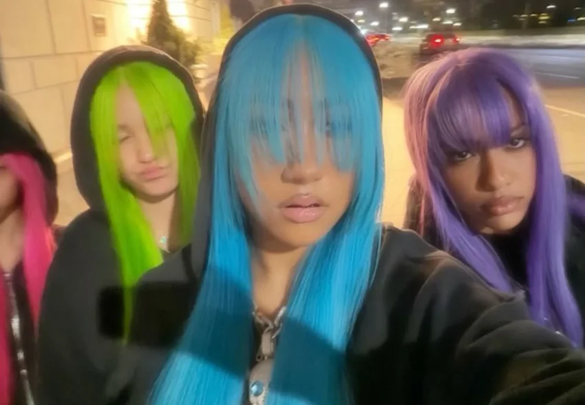 Дочь Ким Кардашьян и Канье Уэста Норт появилась на публике с голубыми волосами