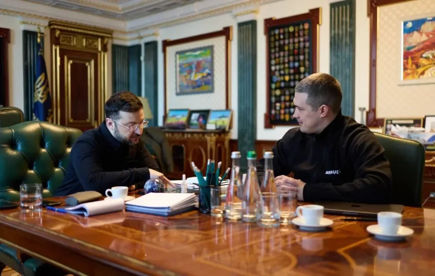 Зеленский поручил министру обороны разработать план на ещё один год войны