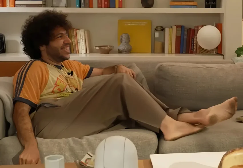 Испорченный воздух и грязные ноги: в сети "ужасаются" новым подкастом мужа Селены Гомес Бенни Бланко