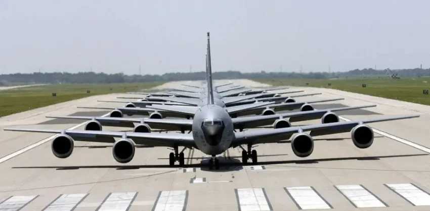 Показано скопление самолётов ВВС США в израильском аэропорту Бен-Гурион