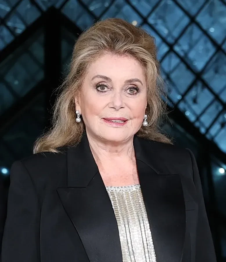 Неделя моды в Париже: Аня Тейлор-Джой, Диана Крюгер, дочь Миллы Йовович и Барбара Палвин посетили гала-ужин в Лувре