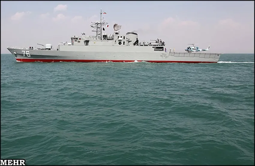 США атаковали фрегат Jamaran ВМС Ирана, БПЛА КСИР бьют по нефтяным вышкам