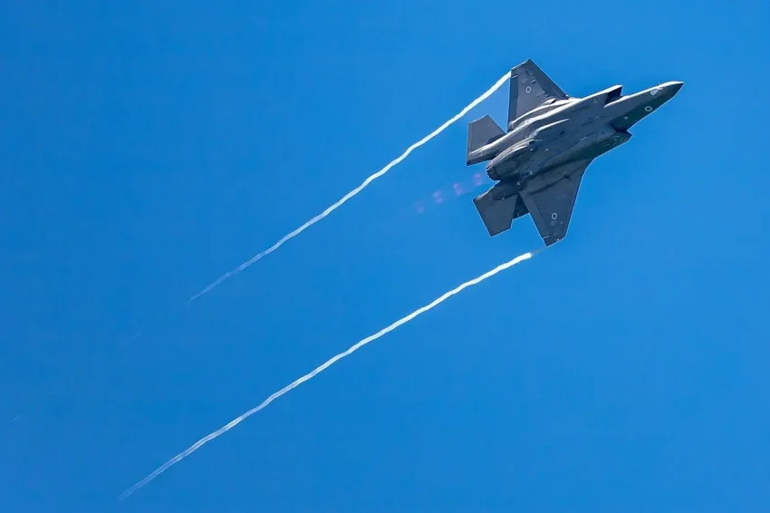 ЦАХАЛ в очередной раз «атаковал» нарисованные на асфальте иранские истребители