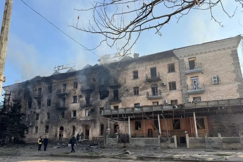 Российские «Герани» накрыли гостиницу с «иностранными специалистами» в Славянске